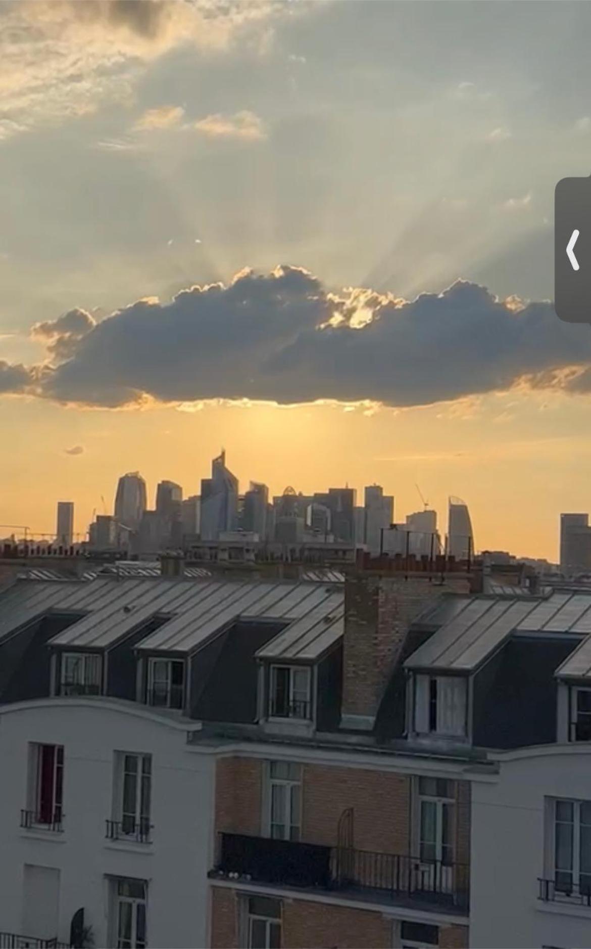 Etage D'un Duplex Au 17eme Arr De , Vue Sur Le Defense, A 10min Des Champs Elysee Accommodatie bij particulieren *